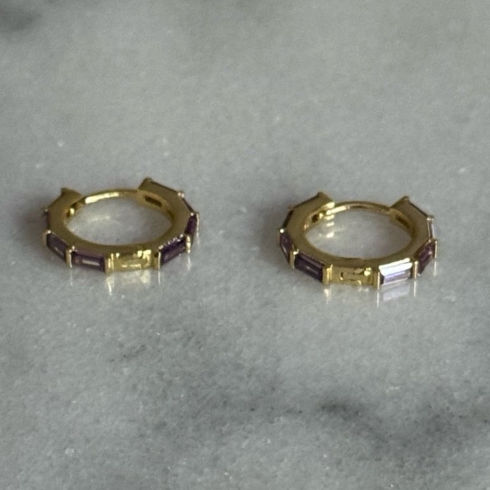 18k Gold Princess Purple Crystal Pave Hoop Earrings 

Brand New - Picture 5 of 5
